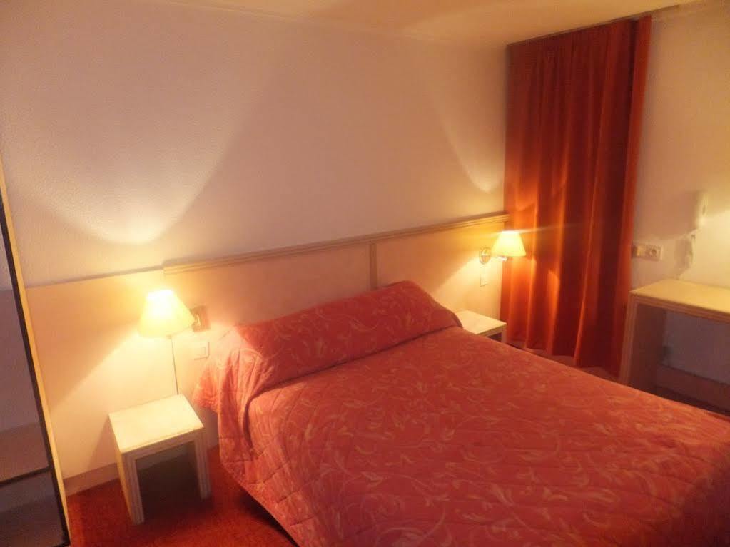 Hotel Le Village Gif-sur-Yvette Zewnętrze zdjęcie